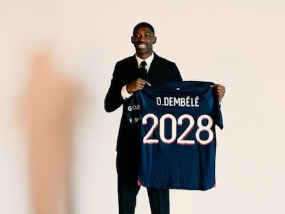 Ousmane Dembélé durante su presentación con el PSG este verano.