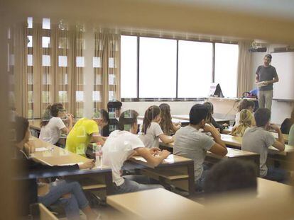 Alumnos de bachillerato durante las pruebas de acceso a la universidad.