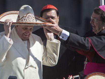 El Papa reprende al poder político y al alto clero de México