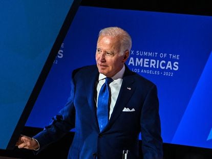 El presidente de los Estados Unidos, Joe Biden, a su llegada a la sesión plenaria de la Cumbre de las Américas celebrada en Los Ángeles este jueves.