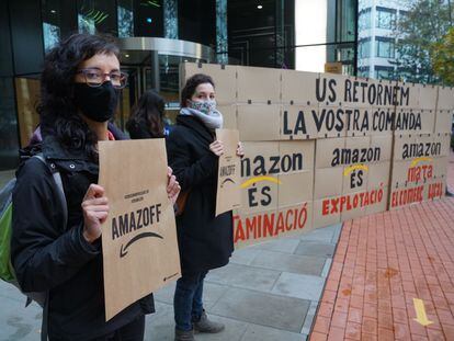 Protesta en la sede de Amazon en Barcelona.