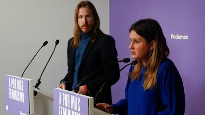 Los portavoces de Unidas Podemos, Pablo Fernández y Alejandra Jacinto, este lunes en la sede del partido en Madrid.