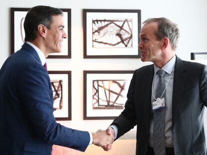 El presidente del Gobierno, Pedro Sánchez, junto al presidente de Asuntos Globales de Google, Kent Walker.