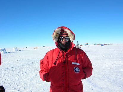 El físico de astropartículas Ignacio Taboada en la Base Amundsen-Scott en el Polo Sur.