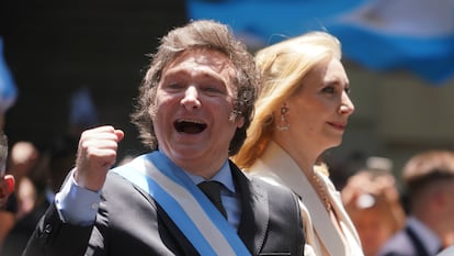 Javier Milei y su hermana, Karina, se dirigen a la Casa Rosada.