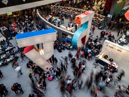 Aspecto de general de los visitantes a la feria internacional del libro de Guadalajara en 2019.