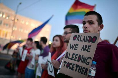 Muestra de solidaridad con las víctimas de Orlando en Atenas, Grecia.