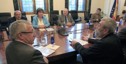 Los secretarios generales de CC OO, Ignacio Fern&aacute;ndez Toxo, y de UGT, C&aacute;ndido M&eacute;ndez.