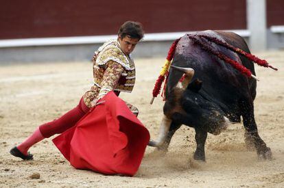 El Juli, en el segundo de sus toros en su mano a mano con Perera en la Corrida de la Beneficencia.