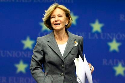 Elena Salgado, tras una reunión del Ecofin en Bruselas.