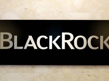 Logotipo de Blackrock en la sede 
