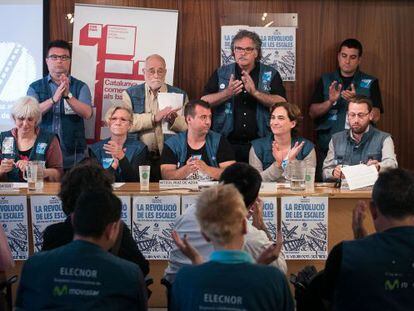 Els representants polítics signen el 'Compromís de les Escales'.