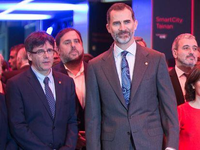 Forcadell, Puigdemont, Junqueras, Felipe VI y Sáenz de Santamaría en el Mobile World.