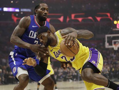 LeBron y Leonard en el derbi Lakers-Clippers.