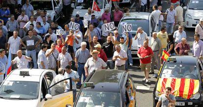 Participantes en la manifestación de taxistas por la Castellana.