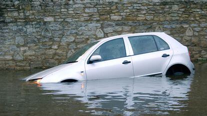 How to get out of a sinking car: Tips that can save your life 