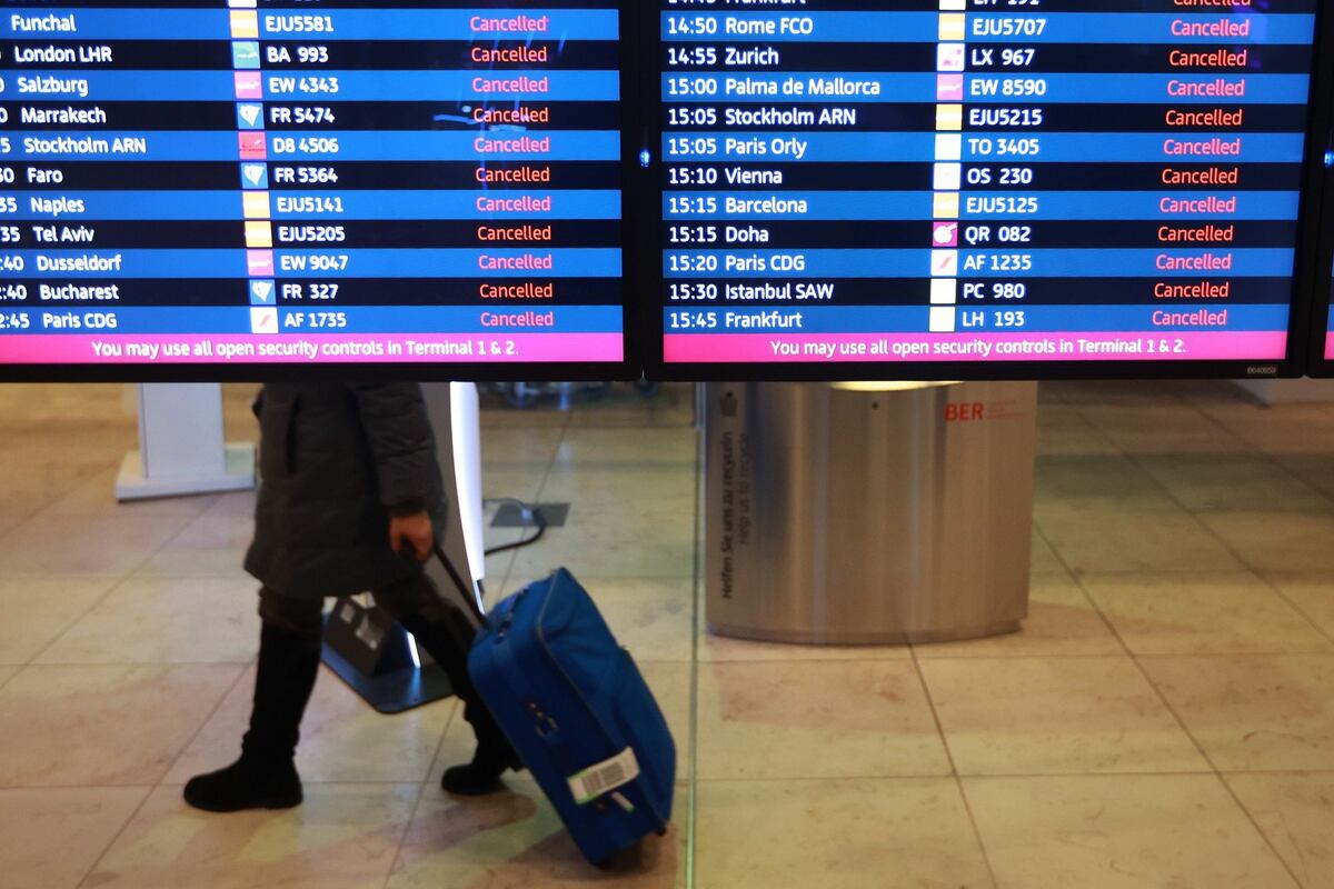 Las huelgas para pedir una subida salarial del 10,5% paralizan varios aeropuertos alemanes por tercera vez desde enero |  Economía