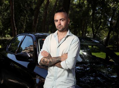 Ismael Cuadrado, conductor Uber en el barrio de la Estrella en Madrid. 
