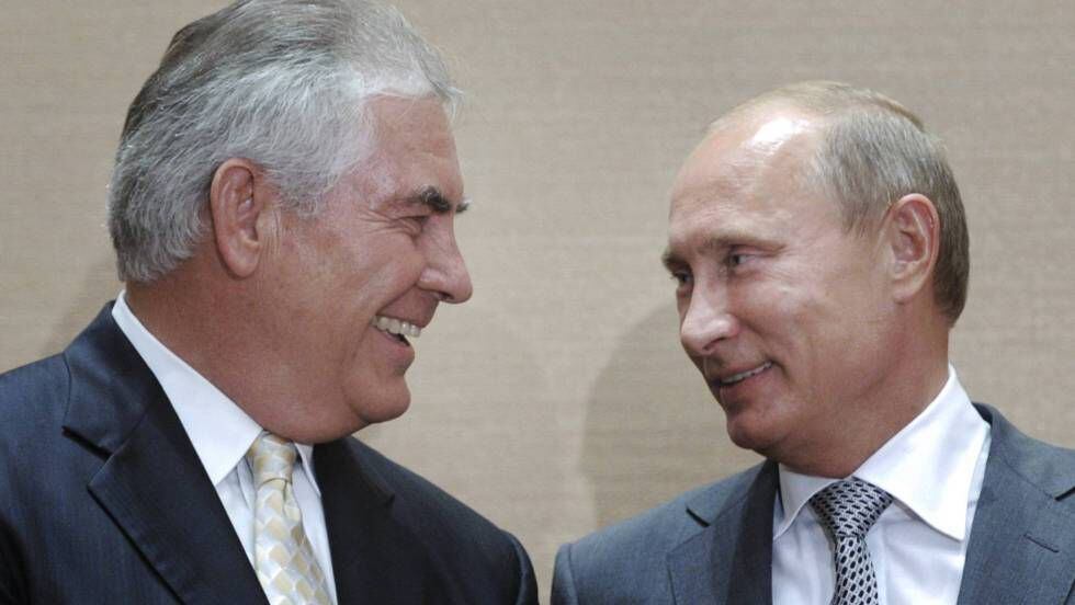 Tillerson y Putin en Rusia en 2011