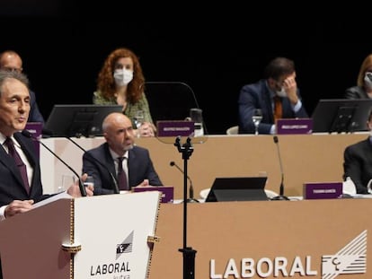 Txomin García en la asamblea de Laboral Kutxa.