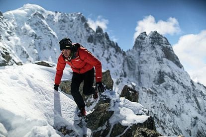 Kilian Jornet, corredor de carreras de montaña, durante una de las carreras en Chamonix, en la región del Ródano-Alpes a los pies del Mont Blanc (Francia).