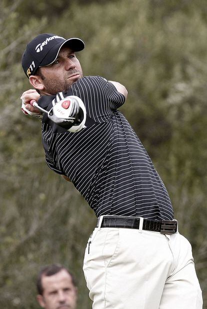 Sergio García lanza la bola durante la última jornada del Castellón Masters.