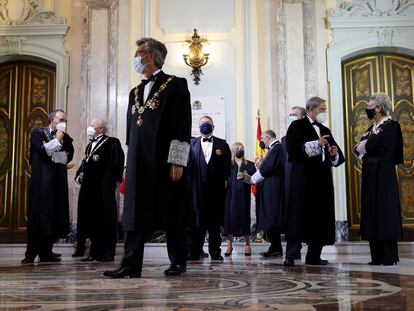 El presidente del Tribunal Supremo y del CGPJ, Carlos Lesmes junto con otros miembros de la judicatura durante la celebración este lunes del acto de apertura del Año Judicial.