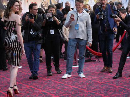 Anne Hathaway, en el estreno de &quot;Alice Through The Looking Glass&quot;.