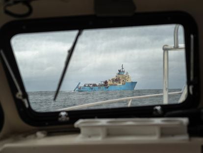 Un barco extrae minerales en aguas mexicanas.