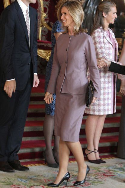 Una de las ministras más estilosas de la última legislatura de Zapatero fue, sin duda, Cristina Garmendia. Siempre acertaba en sus apariciones públicas con sus siempre bien escogidos trajes de chaqueta.