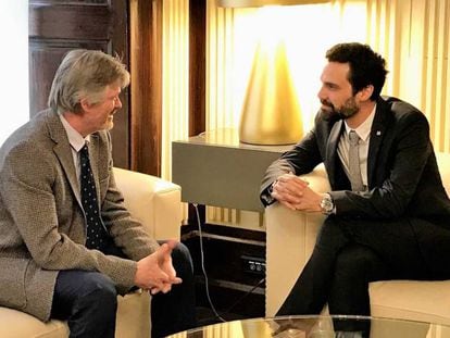 Roger Torrent, este lunes con el excónsul honorario de Finlandia, Albert Ginjaume.