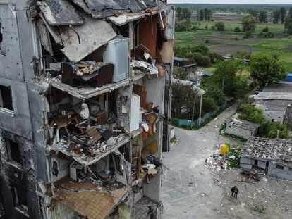 Vista de los bloques de apartamentos destruidos en la ciudad de Borodyanka, cerca de Kiev (Ucrania), este viernes.