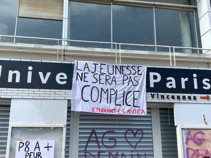 Vista de la entrada de la Universidad Saint-Denis 8, en las afueras de París, durante una protesta de estudiantes antifascistas esta semana.