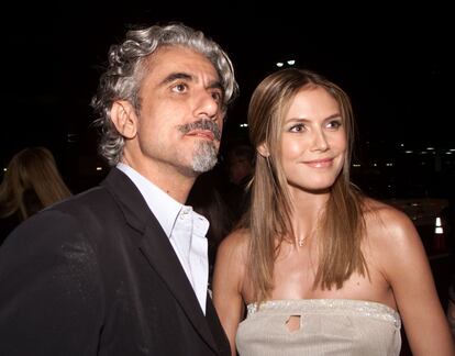 Además de por su carrera como supermodelo de éxito, Heidi Klum también ha protagonizado infinidad de titulares por su vida personal. Se casó por primera vez con el famoso peluquero de estrellas Ric Pipino, cuando ella tenía 24 años. La ceremonia se celebró en 1997 en frente de 100 invitados en una finca de 50 hectáreas en Stone Ridge (Nueva York). El matrimonio solo duró cinco años. La pareja se divorció en 2002.