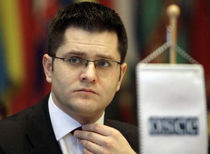 El ministro de Exteriores serbio, Vuk Jeremic, habla en una reunion de la Organización para la Seguridad y la Cooperación en Europa (OSCE).