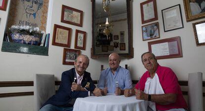 Los fundadores de la Academia de Gastronomia y Artes Culinarias de Madrid (AGACM), en la Taberna del Alabardero, en Madrid.