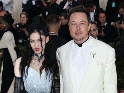 Grimes y Elon Musk, en la gala del Museo Metropolitano de Nueva York, el 1 de mayo de 2018.