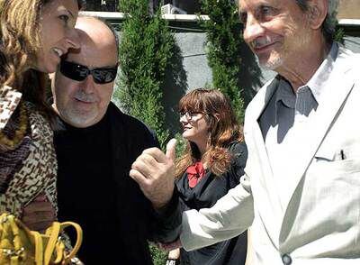 Bigas Luna, con gafas; Isabel Coixet, en el centro, y Basilio M. Patino, en la Academia de Cine.