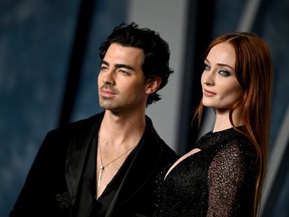 Joe Jonas y Sophie Turner en la Vanity Fair Oscar Party celebrada el 12 de marzo de 2023 en Beverly Hills, California.