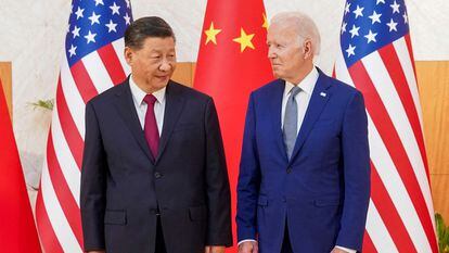 El presidente estadounidense Joe Biden junto a su homólogo chino Xi Jinping, en el G20 celebrado en Indonesia el pasado noviembre.