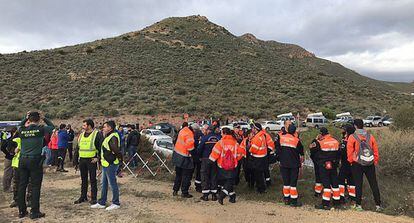 Imagen facilitada por el 112 del amplio dispositivo de búsqueda en Níjar (Almería), el 1 de marzo de 2018.