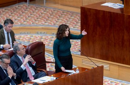 La presidenta de la Comunidad de Madrid, Isabel Díaz Ayuso, interviene durante un pleno en la Asamblea de Madrid, a 2 de febrero de 2023, en Madrid (España).