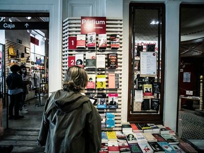 El rincón de los libros más vendidos en la Librería La Central, en Madrid, el pasado 2 de mayo.
