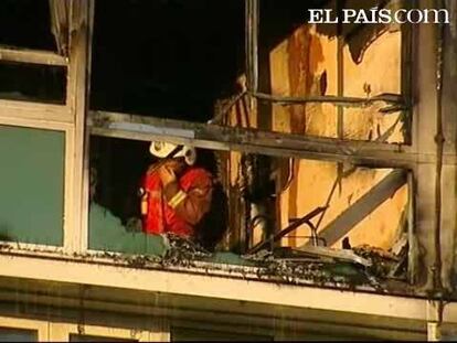 Un total de 100 bomberos participaron en la extinción del incendio
