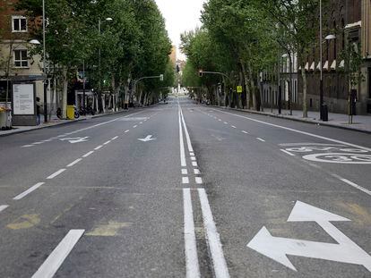 El paseo del General Martínez Campos, en Madrid, casi desierto este lunes.