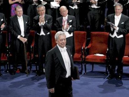 Vargas Llosa, recibiendo el premio Nobel en 2010