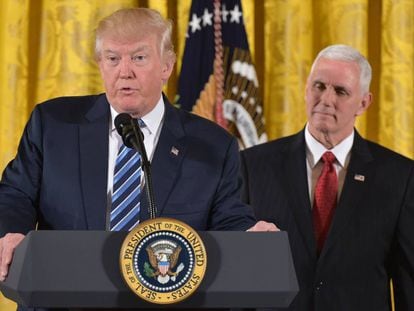 El presidente Donald Trump y su vicepresidente, Mike Pence, el domingo en la Casa Blanca