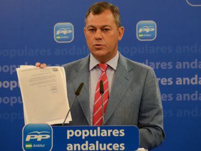 El secretario general del PP, Jos&eacute; Luis Sanz, esta ma&ntilde;ana.