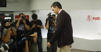 Pedro Sánchez, tras la comparecencia pública en la que anunció su dimisión.