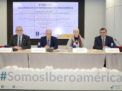 Inauguración de las jornadas (de izquierda a derecha): José Marqueño, presidente de la Unión Internacional del Notariado; Rafael Garranzo, director general para Iberoamérica y el Caribe, secretaría de estado de Cooperación Internacional y para Iberoamérica y el Caribe (ministerio de Asuntos Exteriores y Cooperación); María Andrea Alba, secretaria para la Cooperación Iberoamericana (SEGIB) y José Ángel Martínez Sanchiz, presidente del Consejo General del Notariado